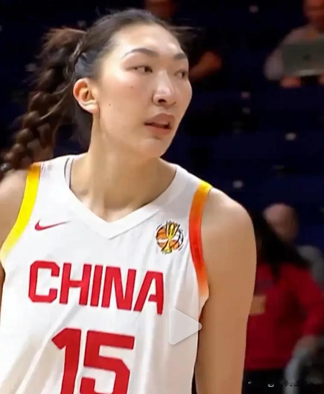 韩旭厉害炸了，但我们还是很想念李月汝。

中国女篮惊险击败捷克，有多惊险呢，这比