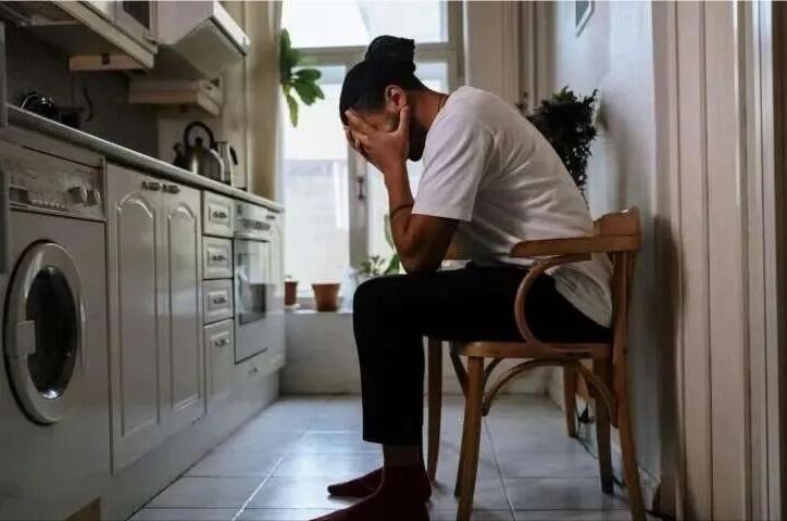 [微风]人前微笑营业朋友圈尽显安逸，深夜失眠迷茫探寻人生意义，抑郁患病率暴涨数倍
