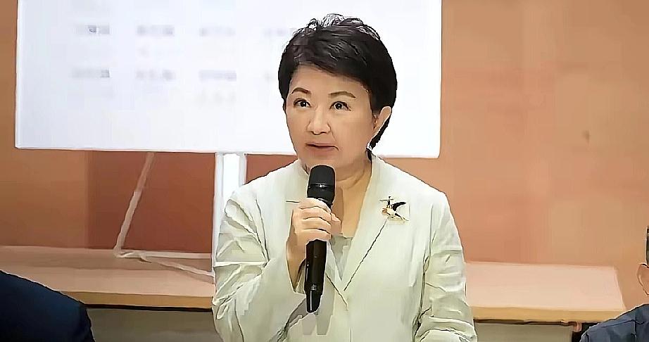 国民党籍台中市长卢秀燕于11月14日，竟然为被大陆警方立案通缉的“台独”打手“八