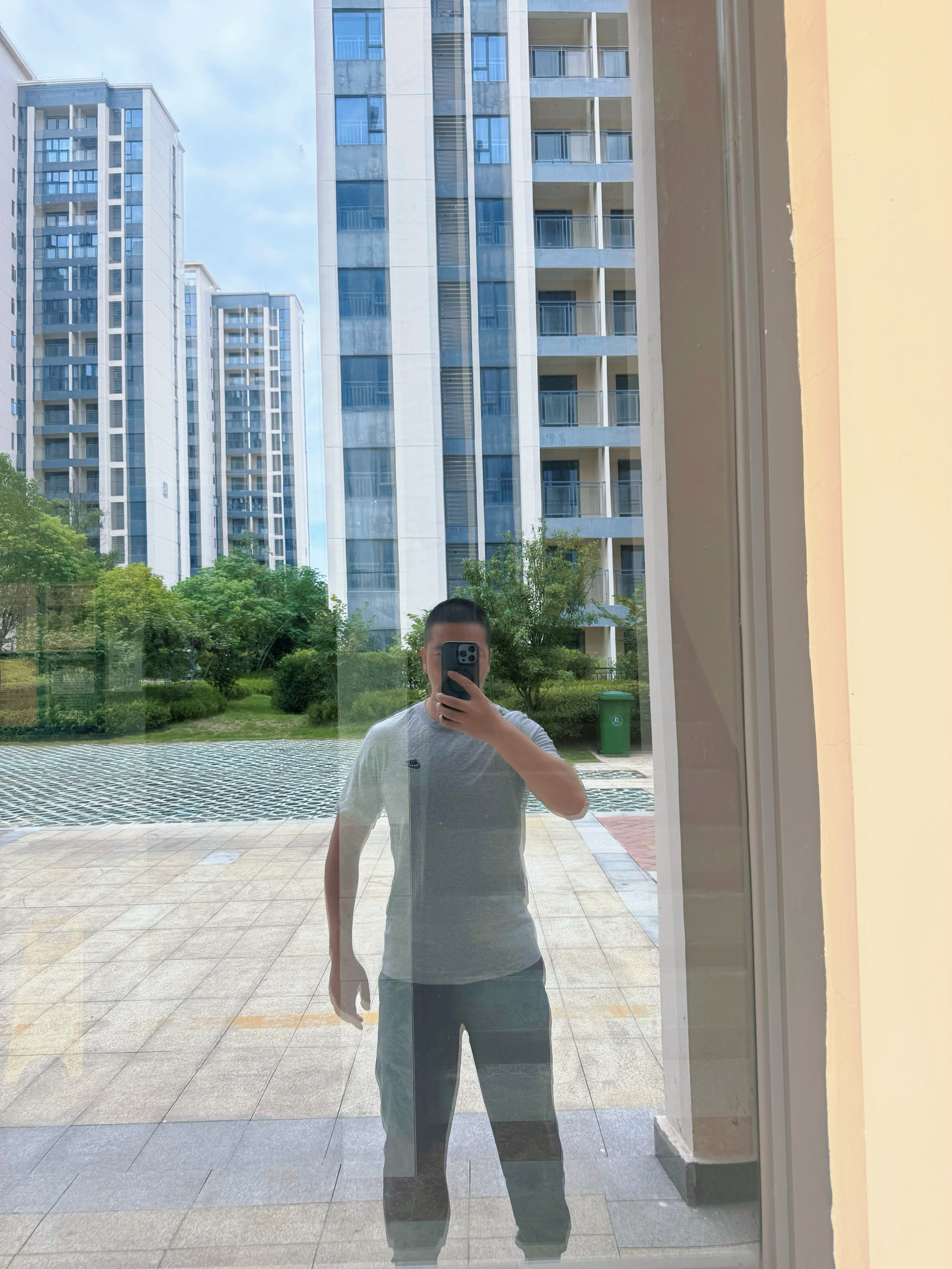 哈哈，无聊写着玩，图一乐呵而已，一个不要脸，一个上不得台面，都不是好鸟，和我们平