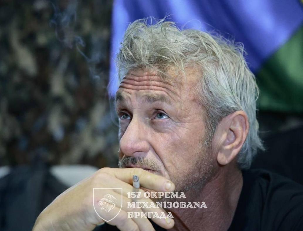 【肖恩·潘因顿涅茨克前线而缺席奥斯卡颁奖典礼】这位演员参观了第157独立机械化旅