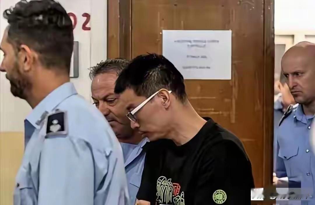 徐泽伟被引渡美国，这时大家才想起该营救了，晚了，错过最佳机会了，半年前他在意大利