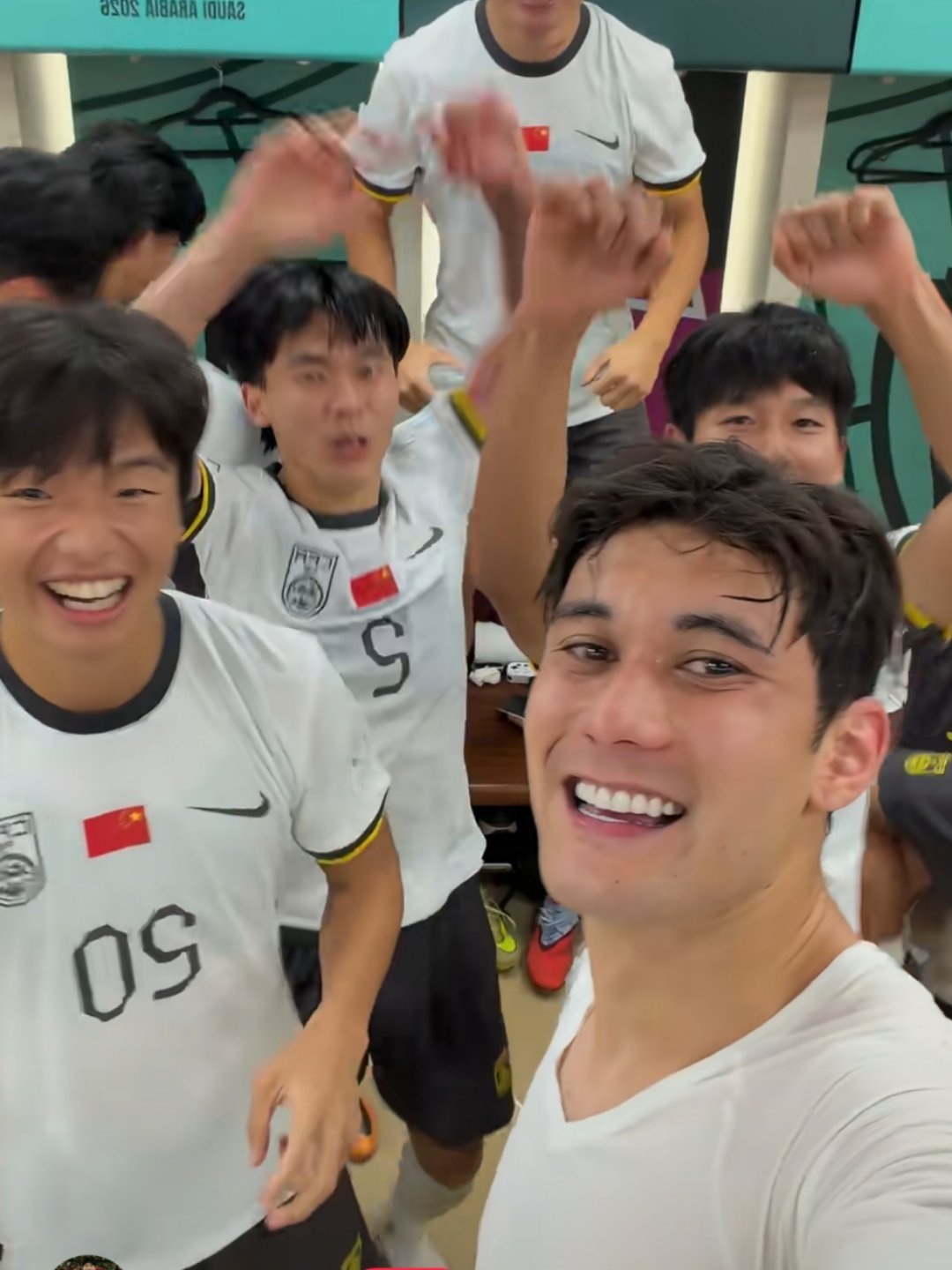 今晚一起看中国哈兰德U23国足冲亚洲杯冠军杯 决赛迎战日本队，中领馆也贴心发了安