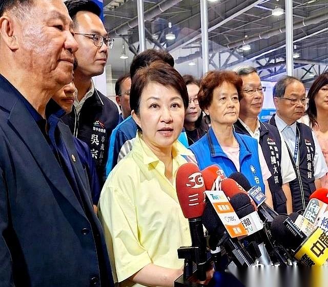 一场无人机产业论坛，把台中市长卢秀燕和美国在台协会（AIT）处长谷立言拉到了同一