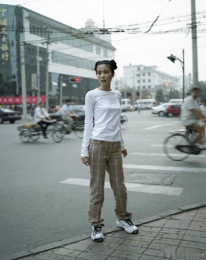 90年代的王菲，自带一股洒脱 ​ ​​​