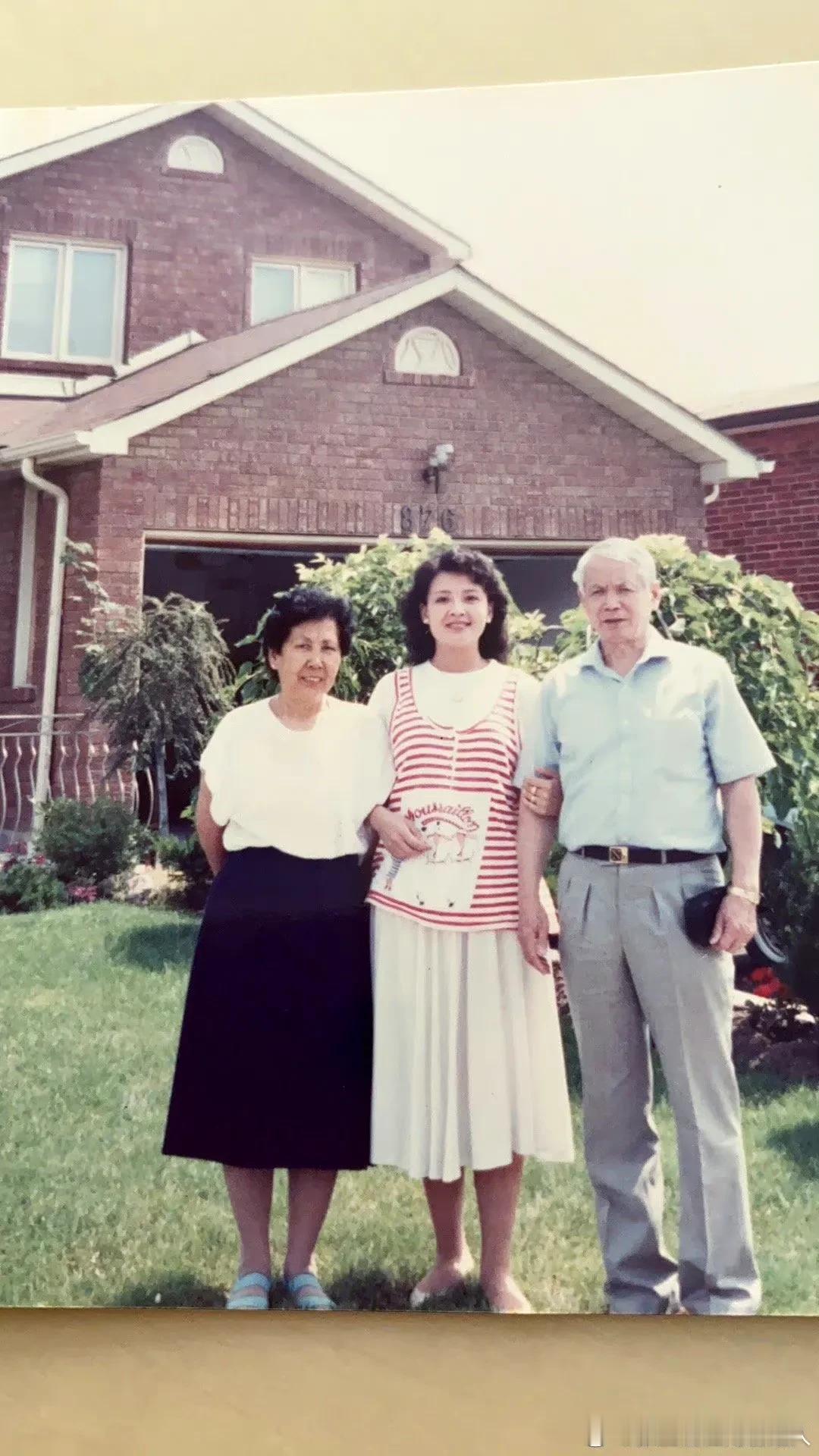 张兰官司缠身欠那么多钱没有还清，为什么还有那么多人支持她？她到底凭什么？

第一