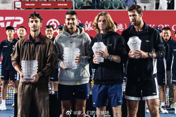 中银香港网球公开赛 无缘成为单打冠军的穆塞蒂 今天双赛，仅休息了半小时左右就现身