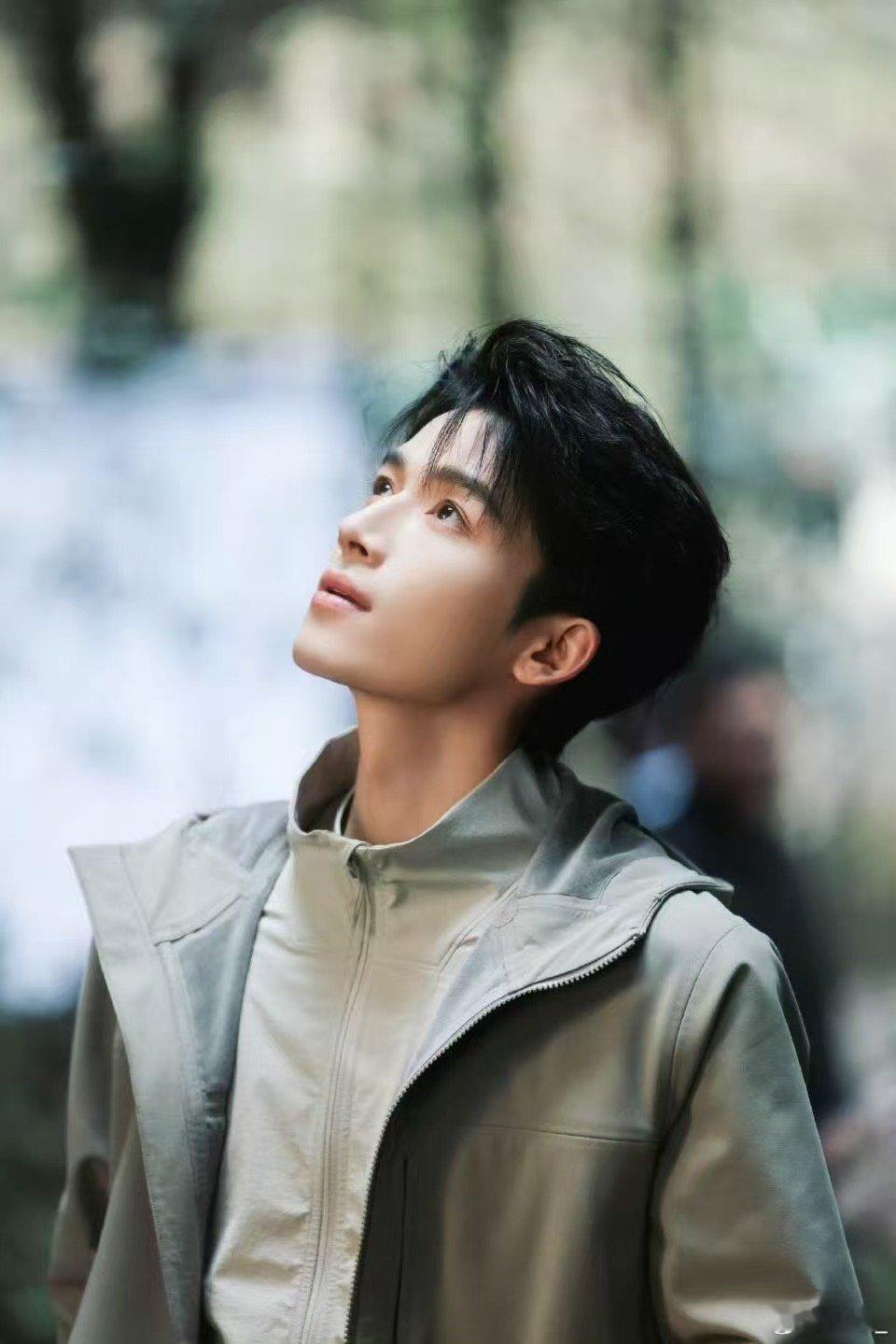 王星越花少面试视频 花少导演面试王星越 内娱活人感天花板，这下节目有看头了，好期