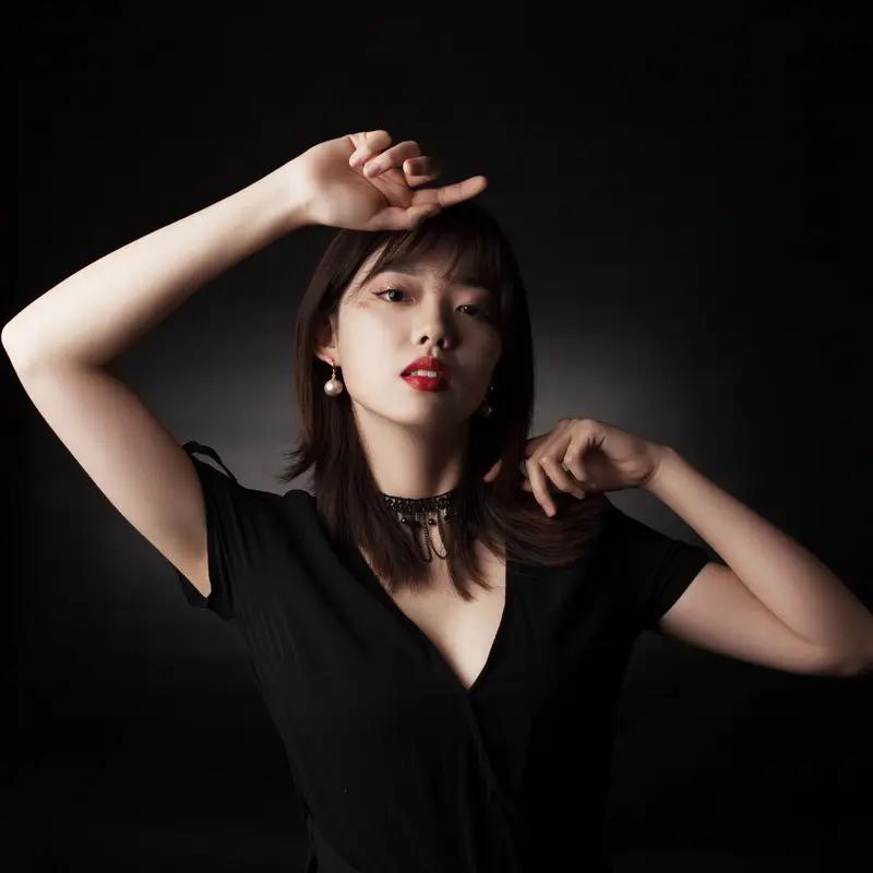 《体面》 - 于文文：作为电影《前任3：再见前任》的插曲，唱出了爱情结束时人们努