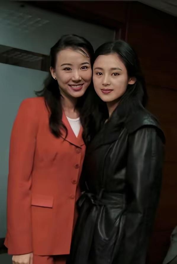 不比不知道，一比差距就出来了，不得不承认，“弯弯”的第一美女与大陆的第一美女相比