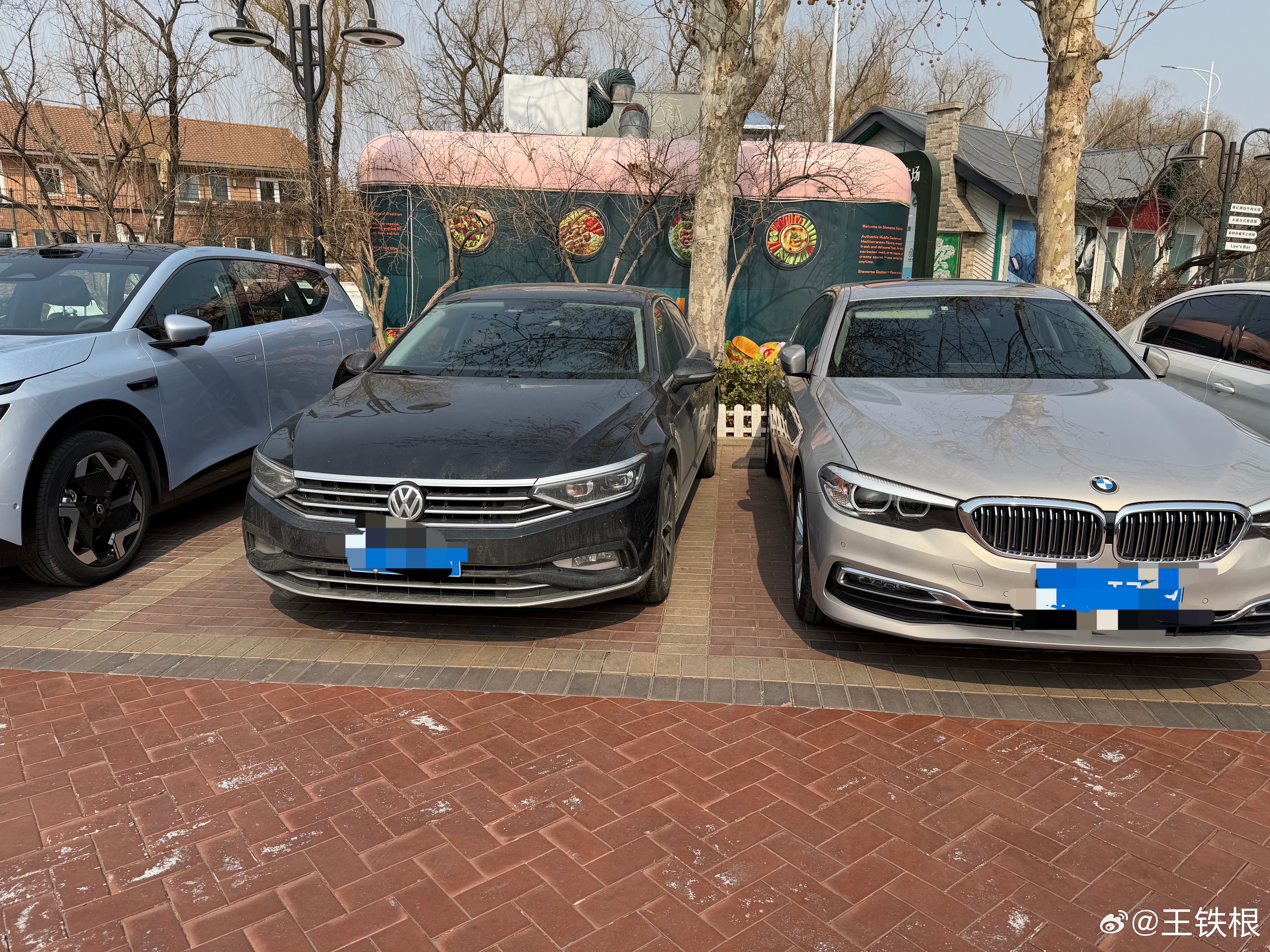 理想停车确实没素质，请看：理想卡宴，理想A8，理想皮卡，理想C260L，理想迈腾