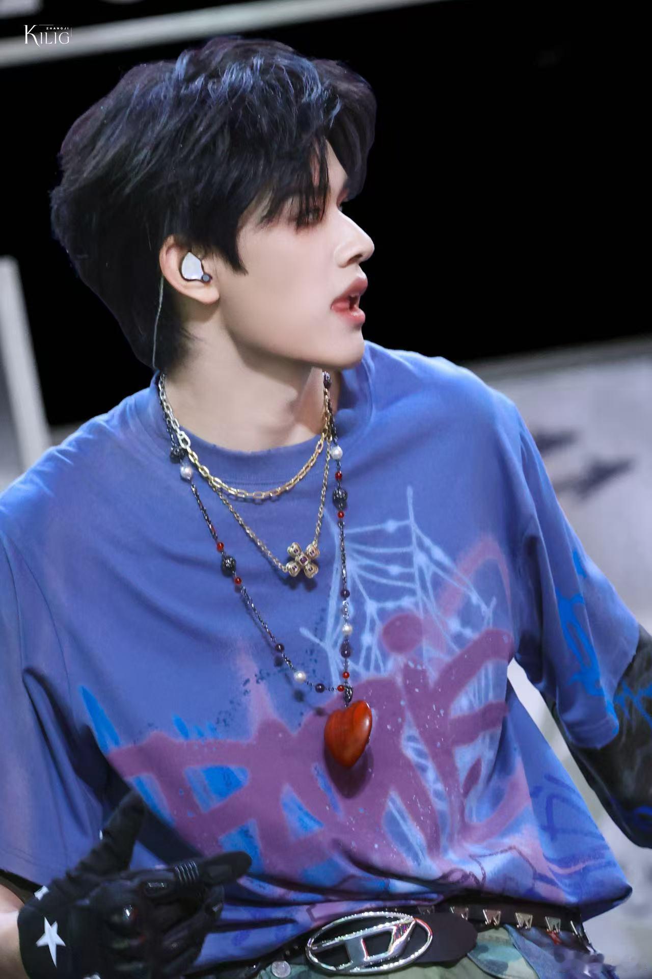 张极发布原创单曲壳张极原创单曲壳MV 壳这首歌太适合张极了，温暖治愈又不腻。第一