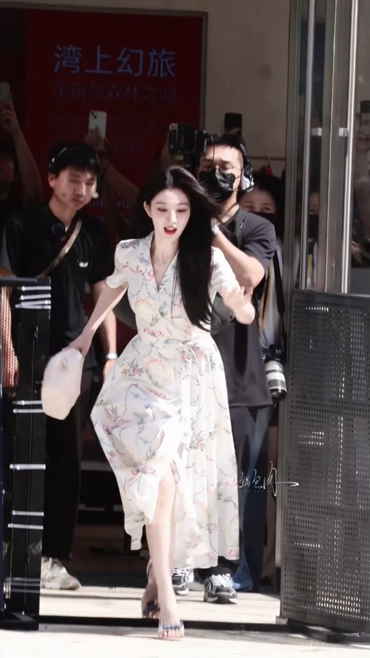 卧槽每次看到美船都是被美一大跳。。。 