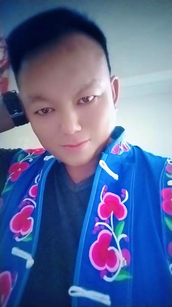 今天终于可以用上了这音乐～～～～彝家小哥