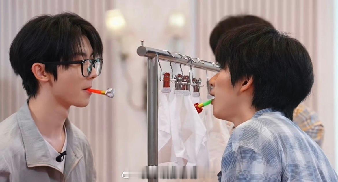 翔霖这真是我能看都的互动吗？申请把道具去掉和带上心率手环… 