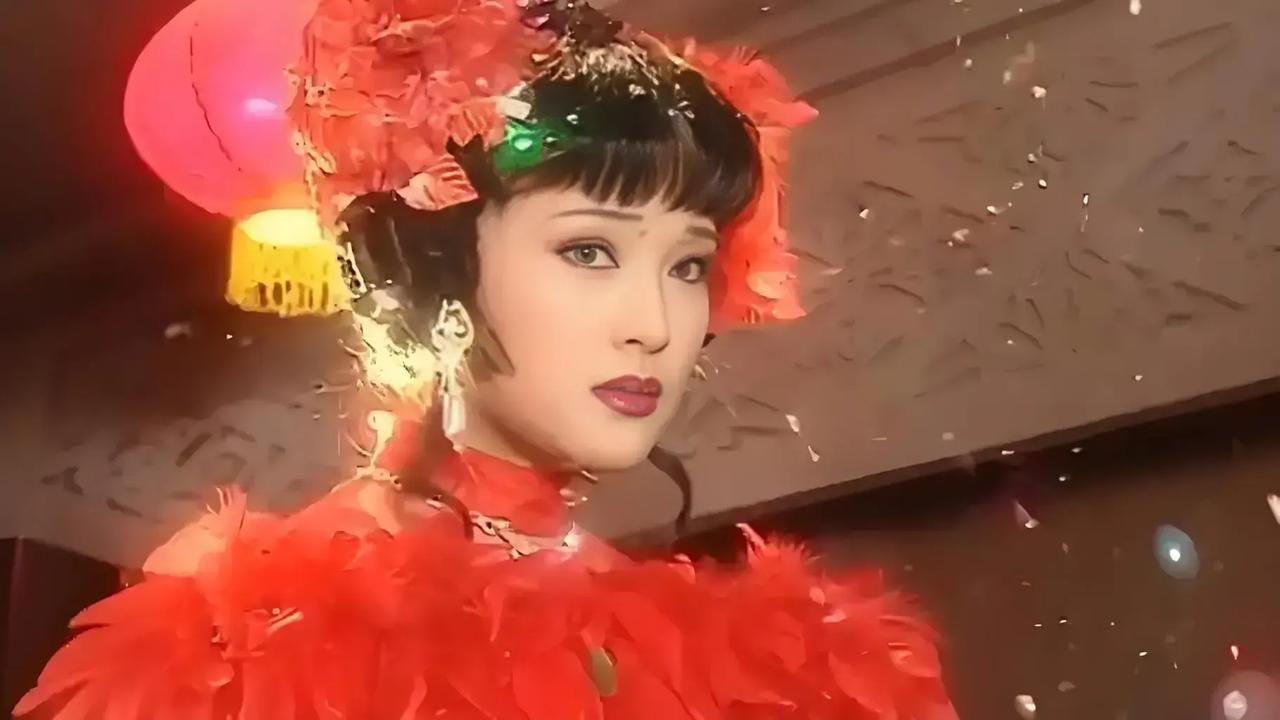 1997年，刘晓庆于32集电视连续剧《逃之恋》里饰演一代名妓小凤仙，那时刘晓庆已