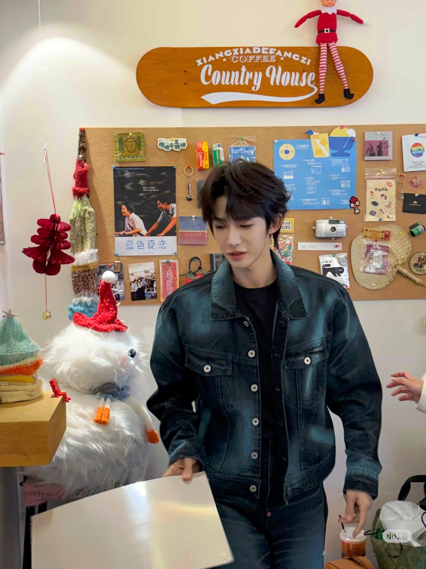 网友台州偶遇刘宇拍摄🎬，好小好精致的脸啊