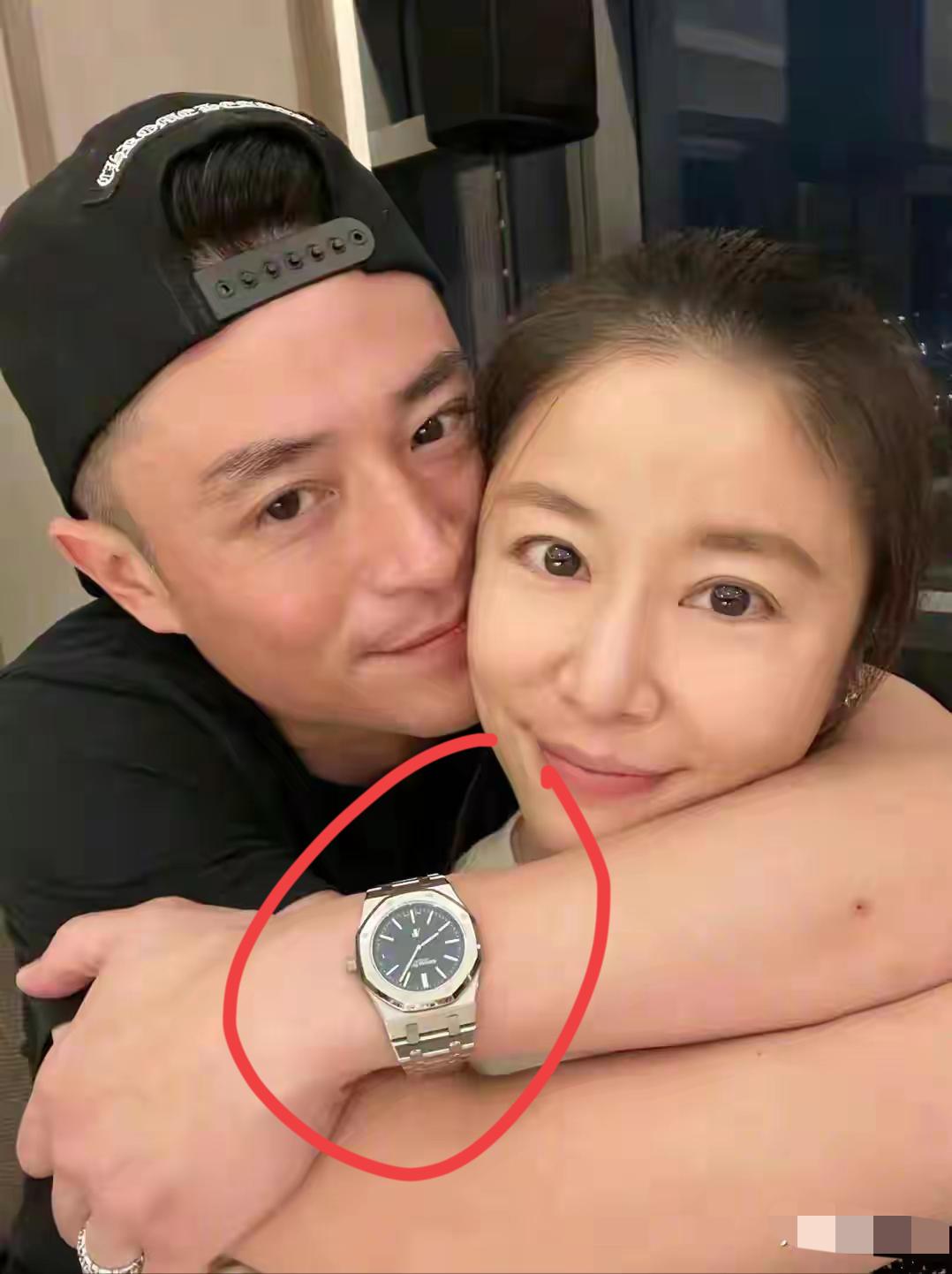霍建华和林心如非常恩爱，请问一下霍建华戴的手表是什么牌子的，1000元应该要的吧