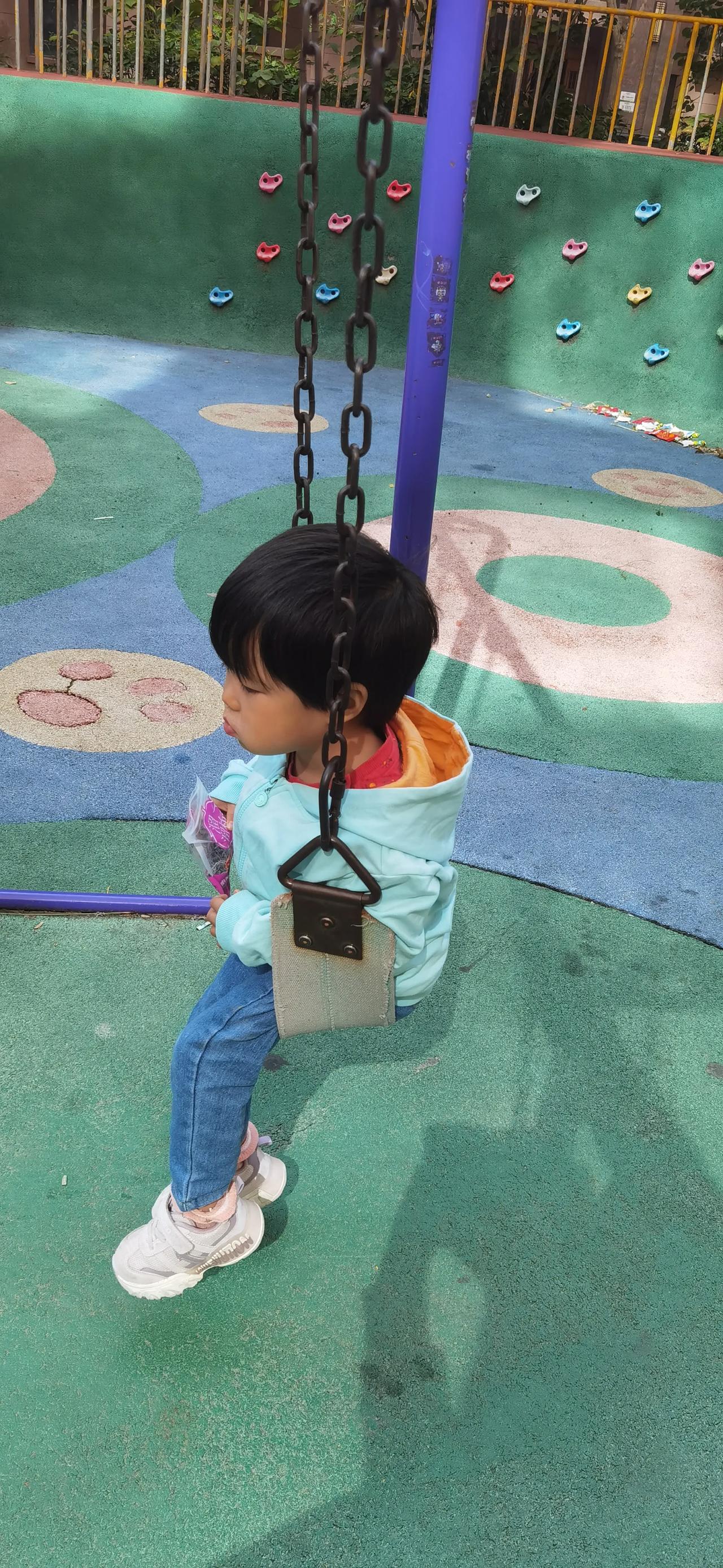 #秋日生活打卡季#女儿早上起来说不想上学，问我谁发明了刷牙？谁发明了写作业？谁发