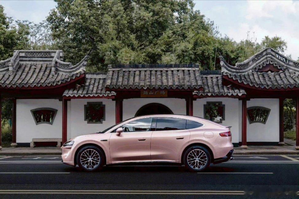 智能辅助驾驶有多减压汽场全开以前总觉得“开车就得自己来”，直到真正用上智能辅助驾