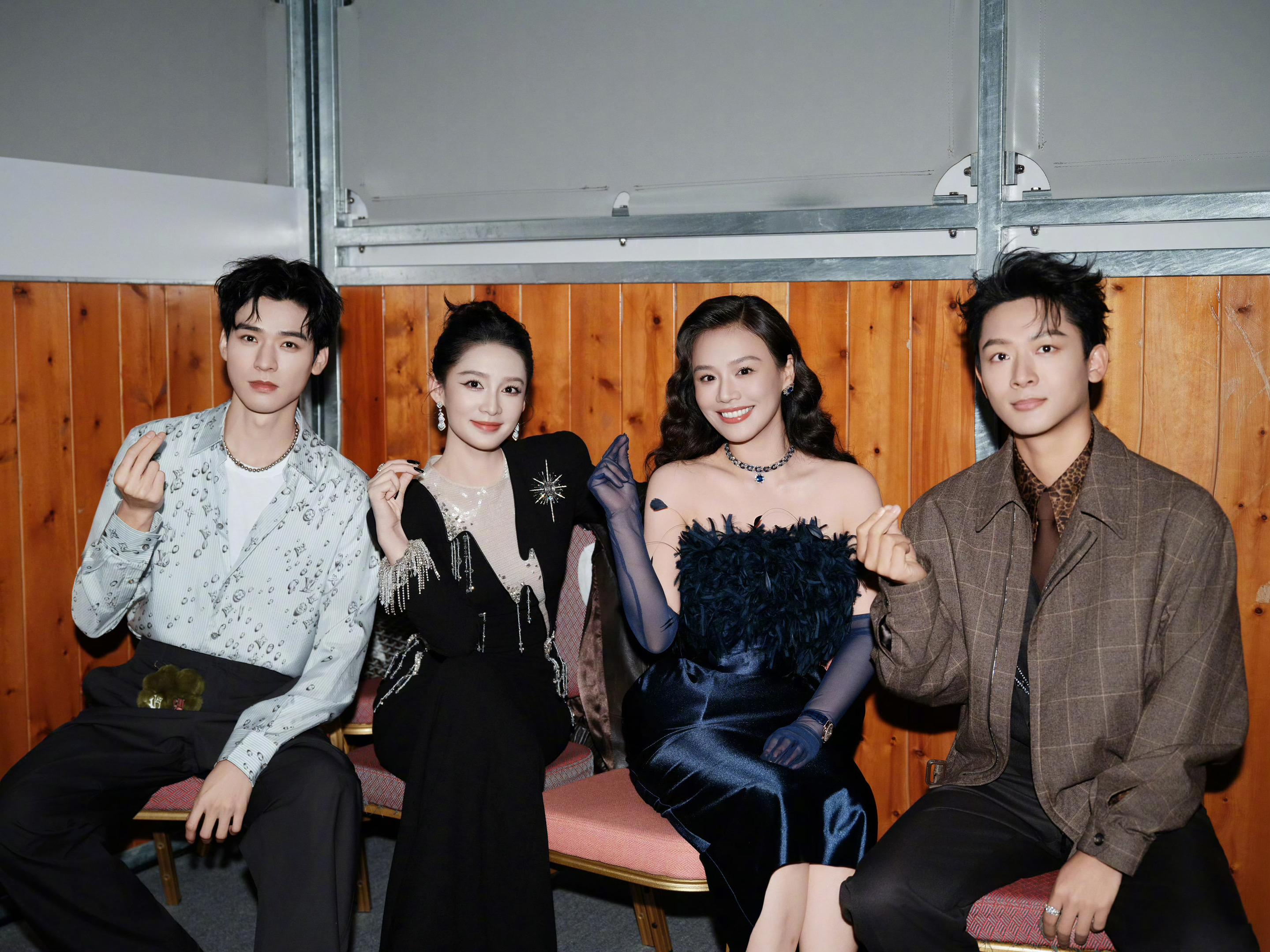 3456一起比了个七🥹。