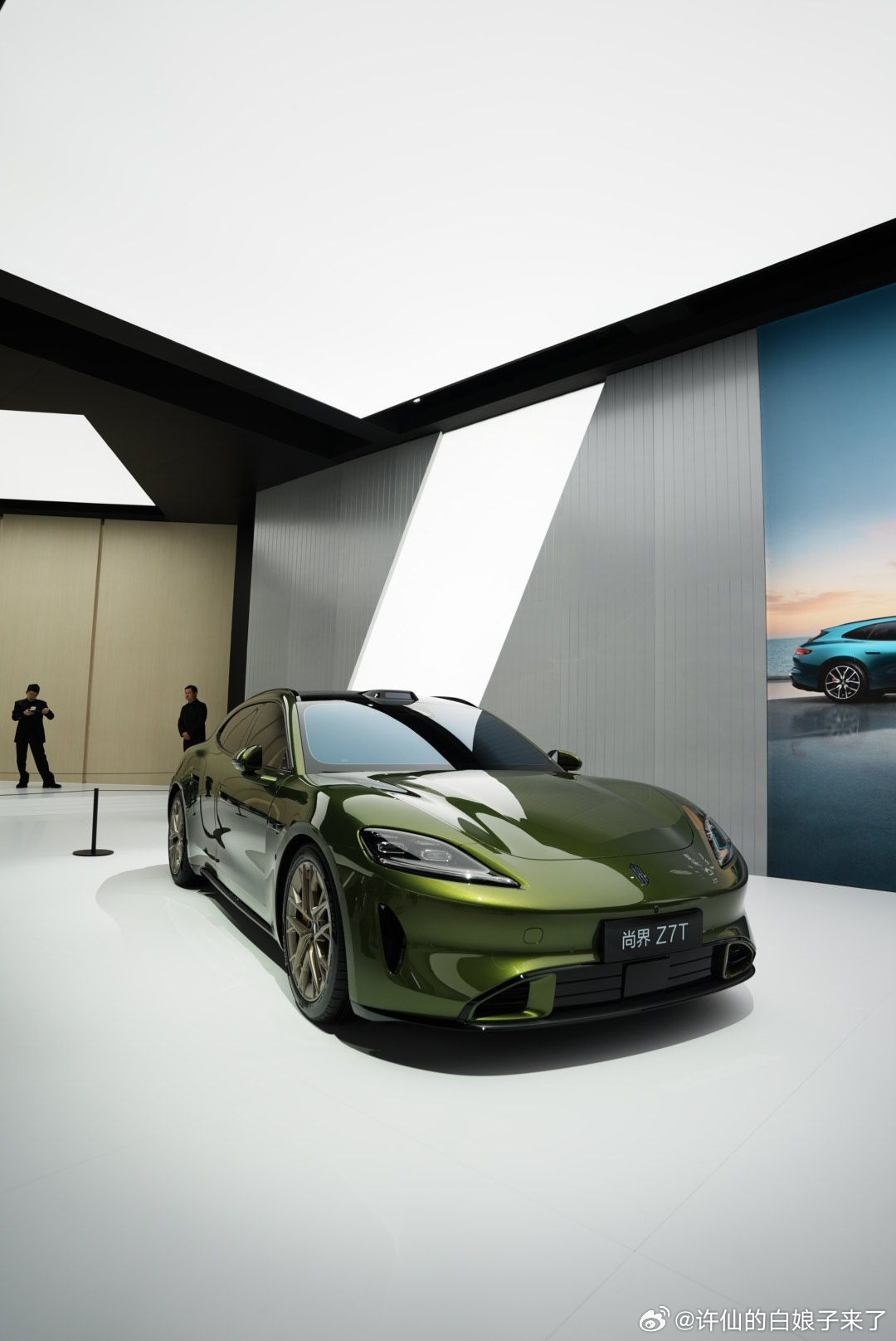 尚界Z7双车开箱首发尚界Z7实车亮相尚界Z7双车开箱首发，实车正式亮相，设计大气