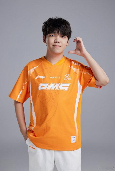 在昨晚OMG与AL的激烈电竞对决中，OMG战队的Angel因使用了一个已知并被明