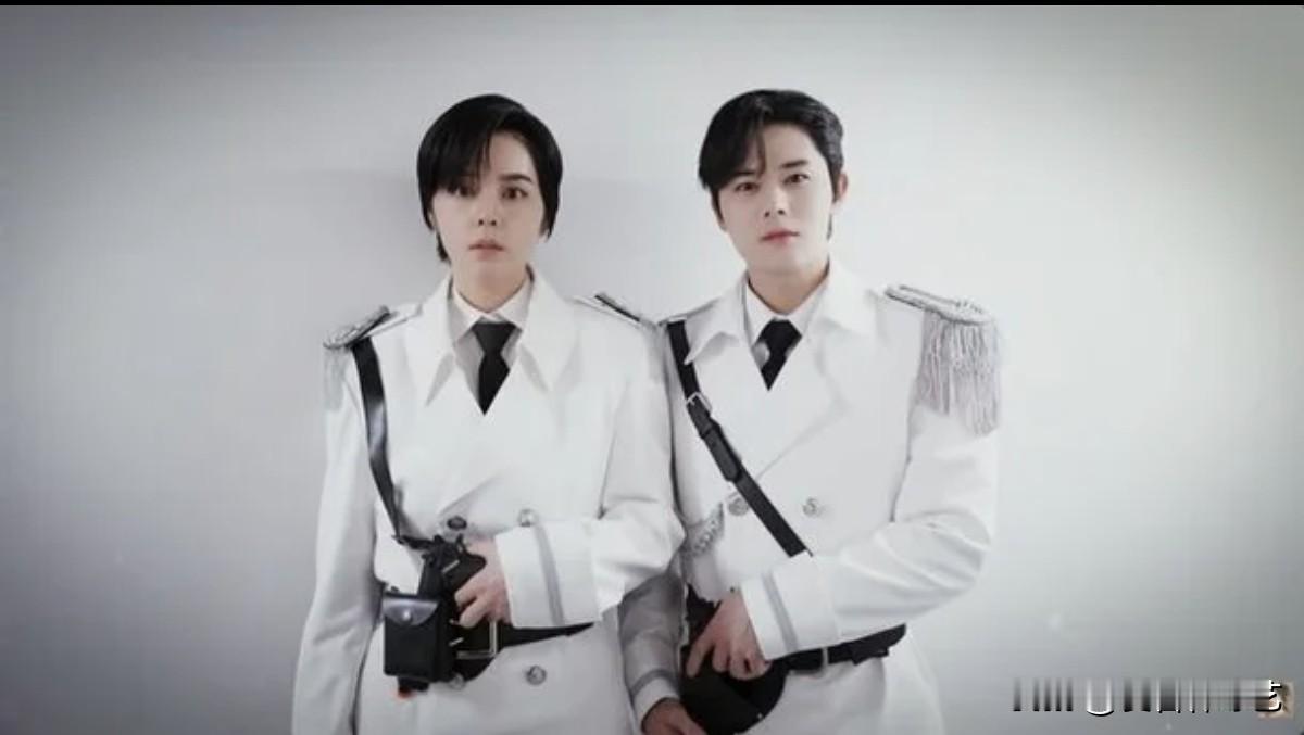 2月19日，演员韩佳人在个人YouTube频道更新视频，化身男装挑战与“分身”金