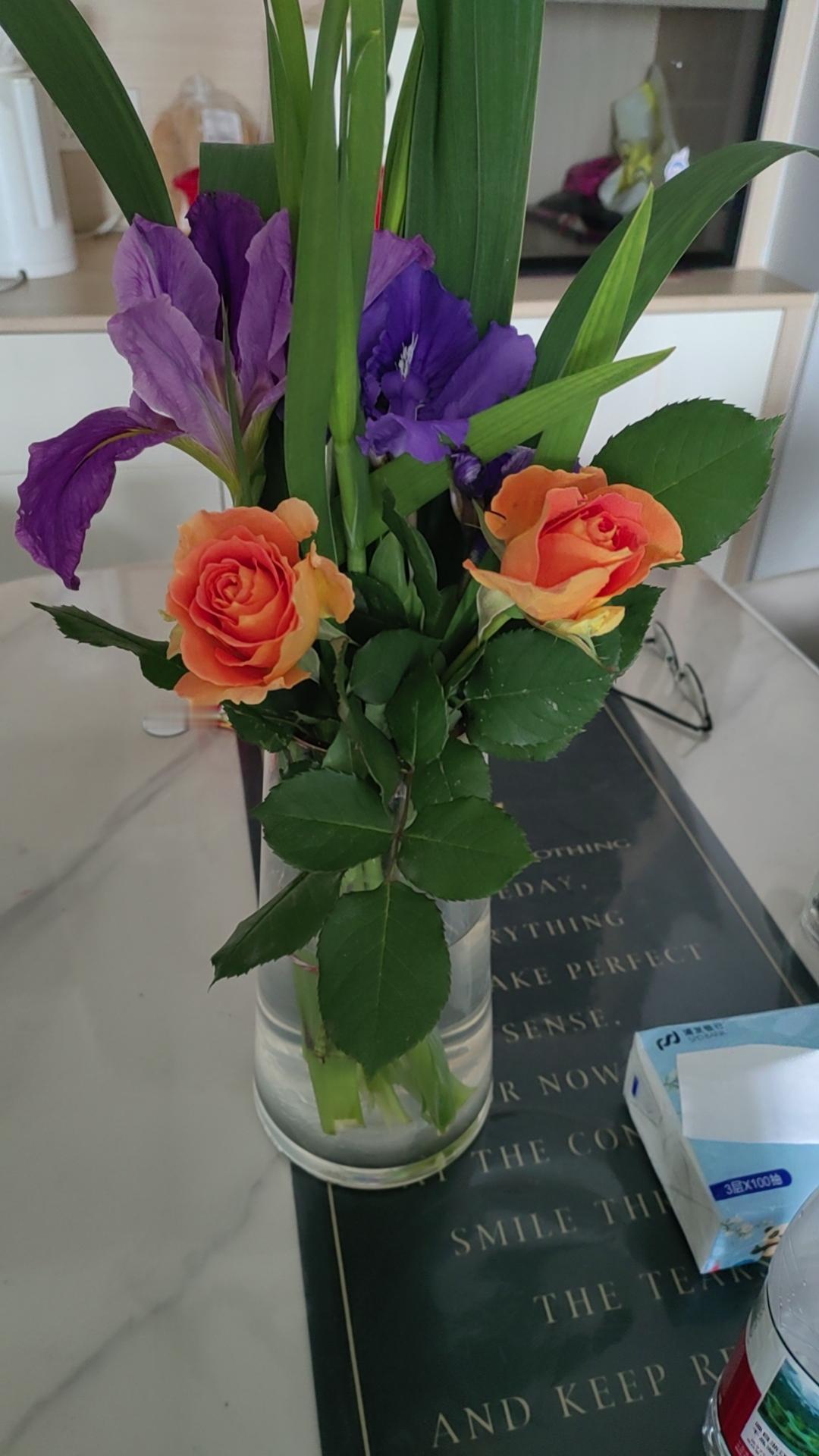 晒图笔记大赛家里有花，心里不慌，这种感觉真好，一束花的仪式感，治愈所有平凡日常，