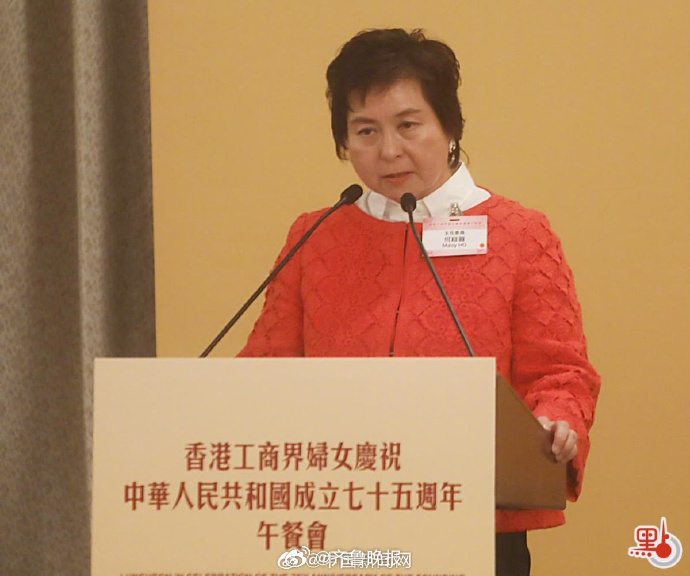 【#赌王之女何超蕸去世#】据港媒报道，“赌王”何鸿燊女儿、信德集团执行董事何超蕸