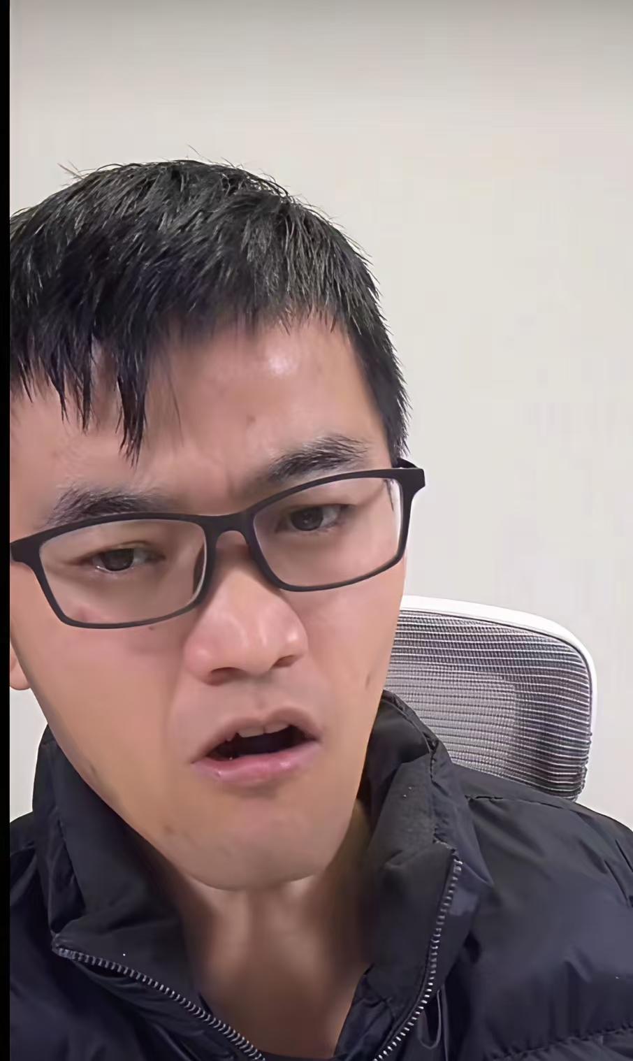 这家伙也是尝到了直播甜头了，其他活也不干了，好好打工脚踏实地挣钱养活自己，有什么