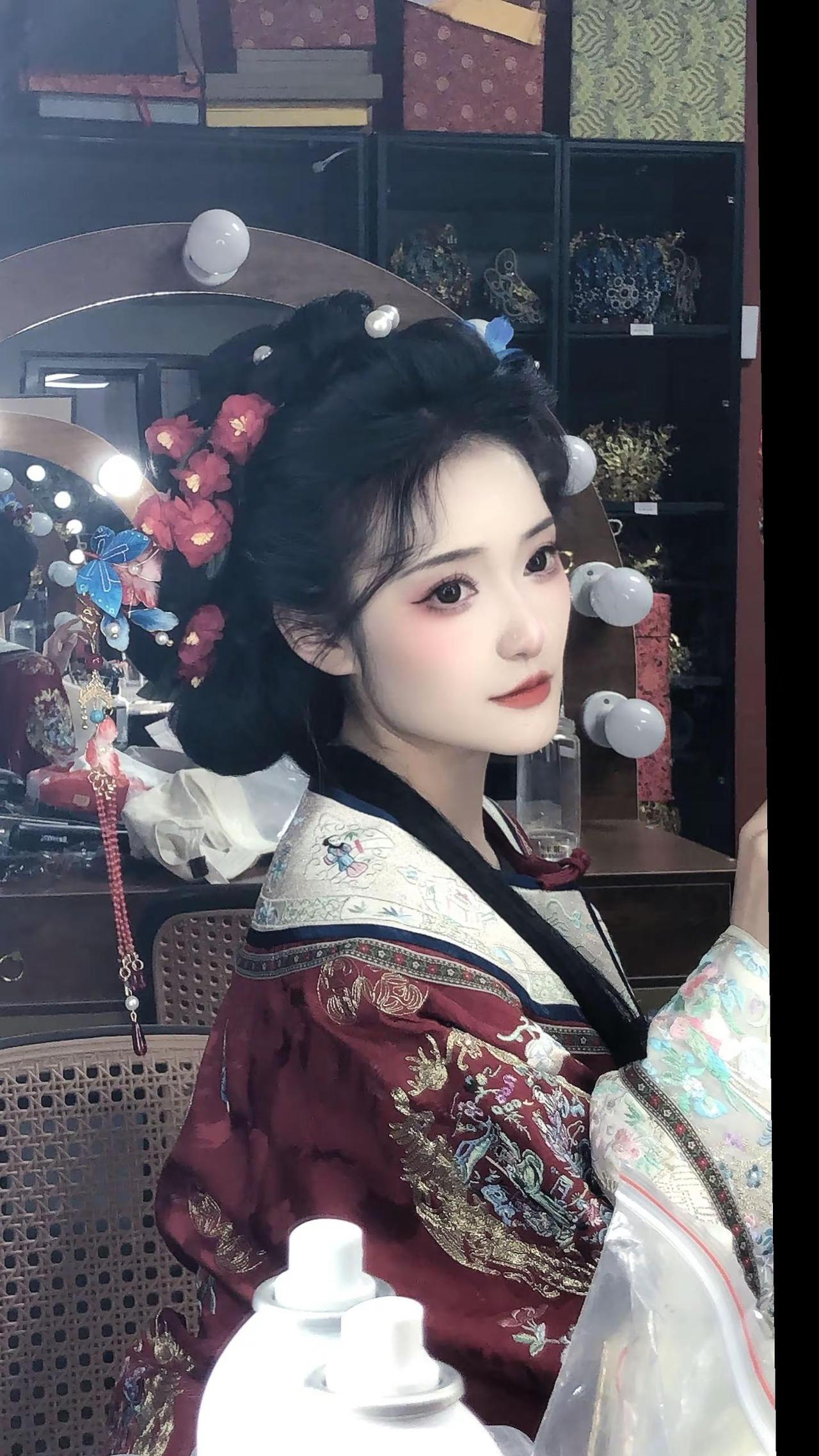 美丽值+1   高p值+9999999妆造 : @风月行隐的妆造日常