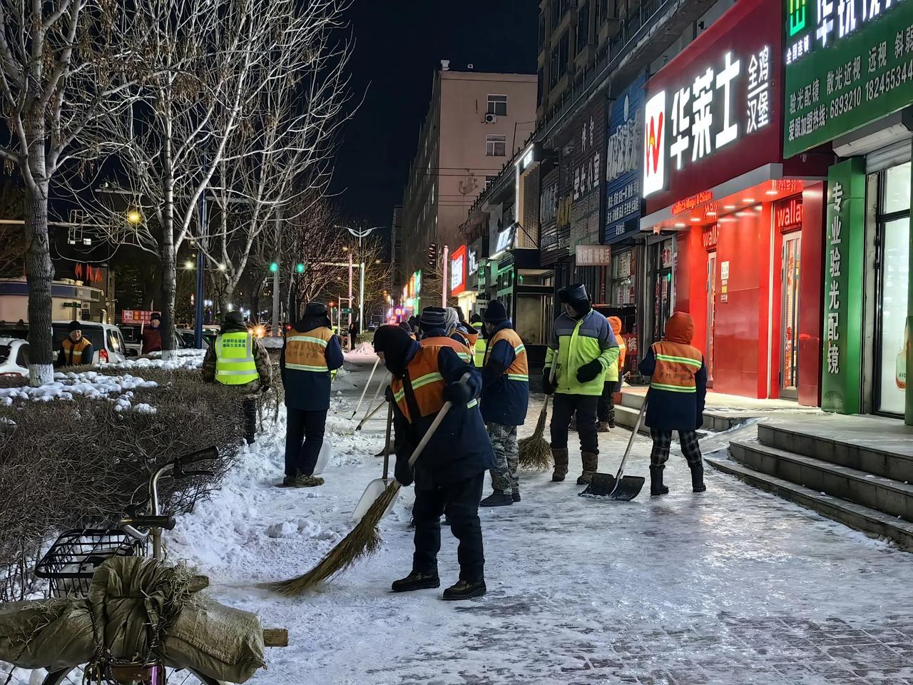 “白+黑”清雪除冰不间断