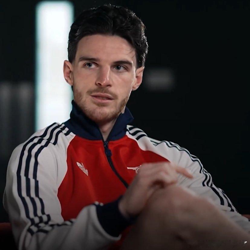 赖斯关于杰拉德：“我看了一段杰拉德和里奥·费迪南德的精彩播客，他在节目中谈到自己