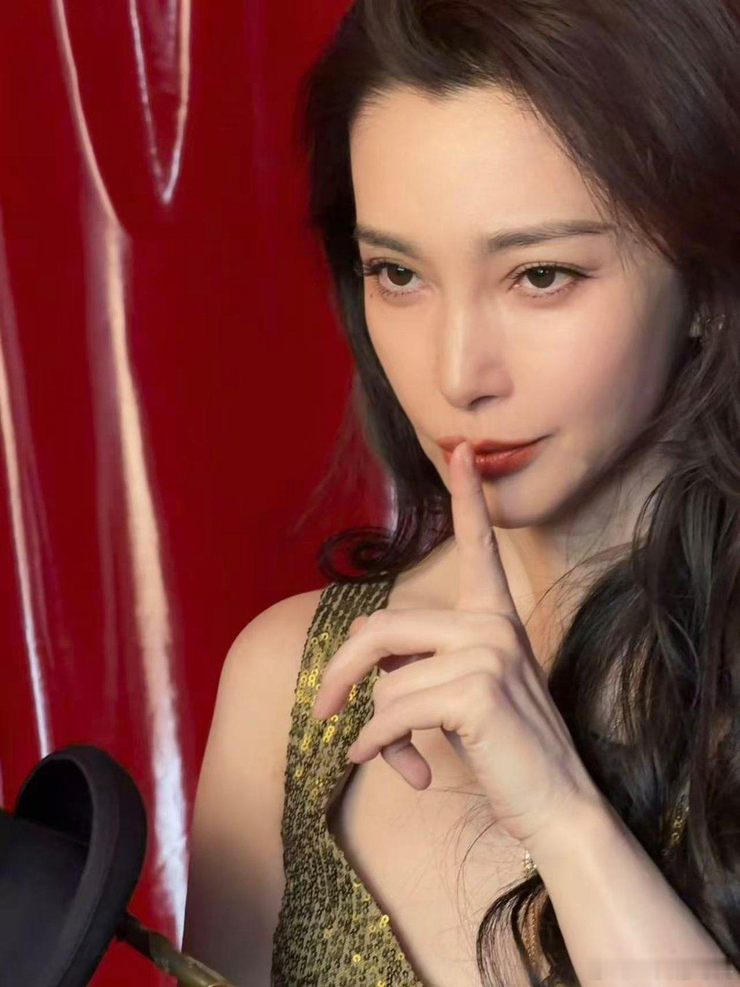 李冰冰生图vs精修图生图怼脸都不崩，骨相太抗打！精修精致满分，生图松弛感拉满，大