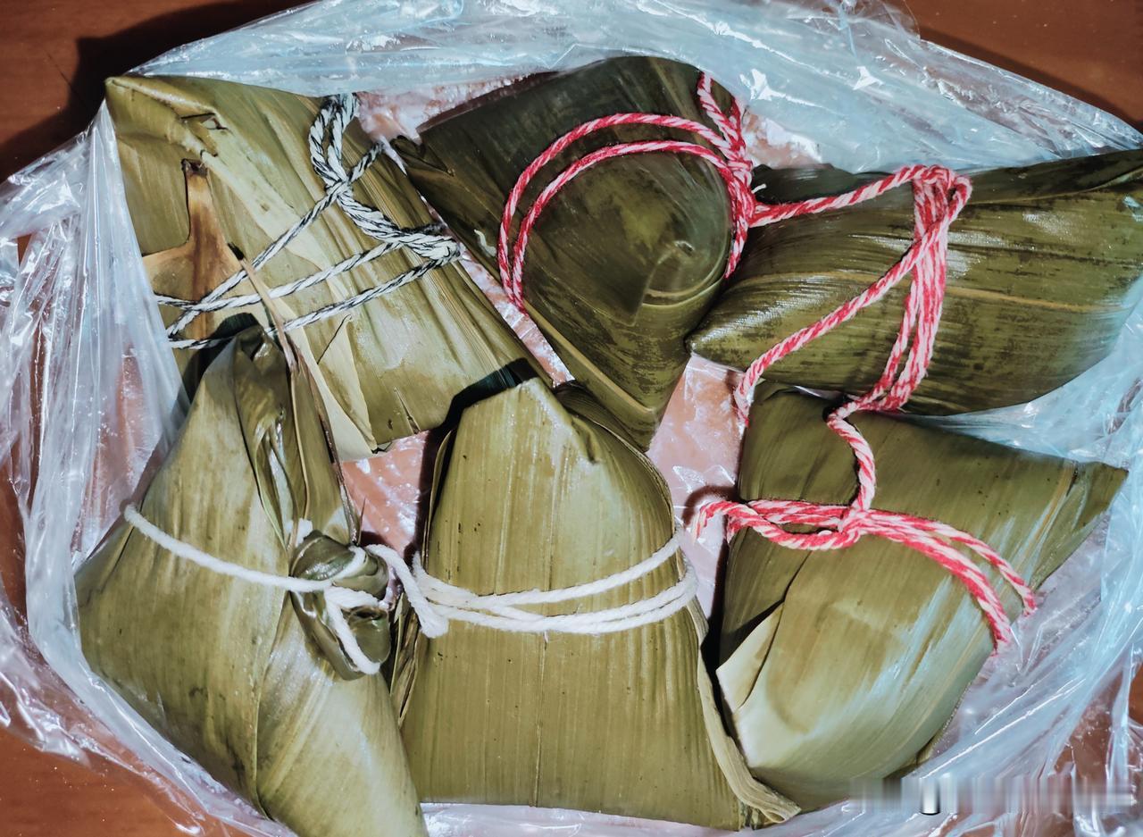 端午节马上就要到了，
来看看端午节前的市场物价，
各类商品丰富充足，物价不贵，