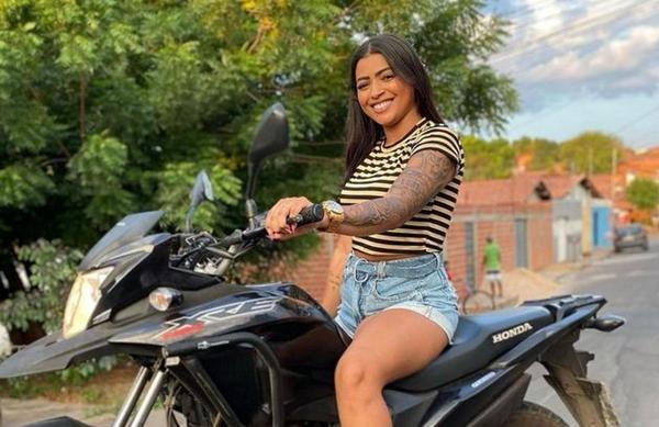 巴西21岁女网红席尔瓦（Samya Silva）与2名朋友在街上骑车时，突然遭到