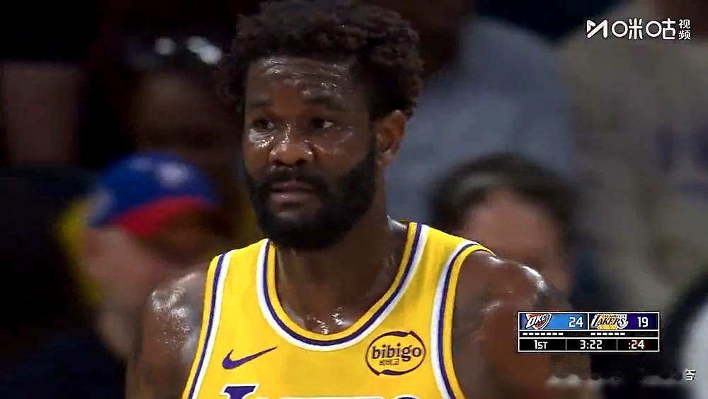 别再提老詹在不在了。
我看着屏幕里的亚历山大，这个我熟悉又陌生的年轻人，他今天打