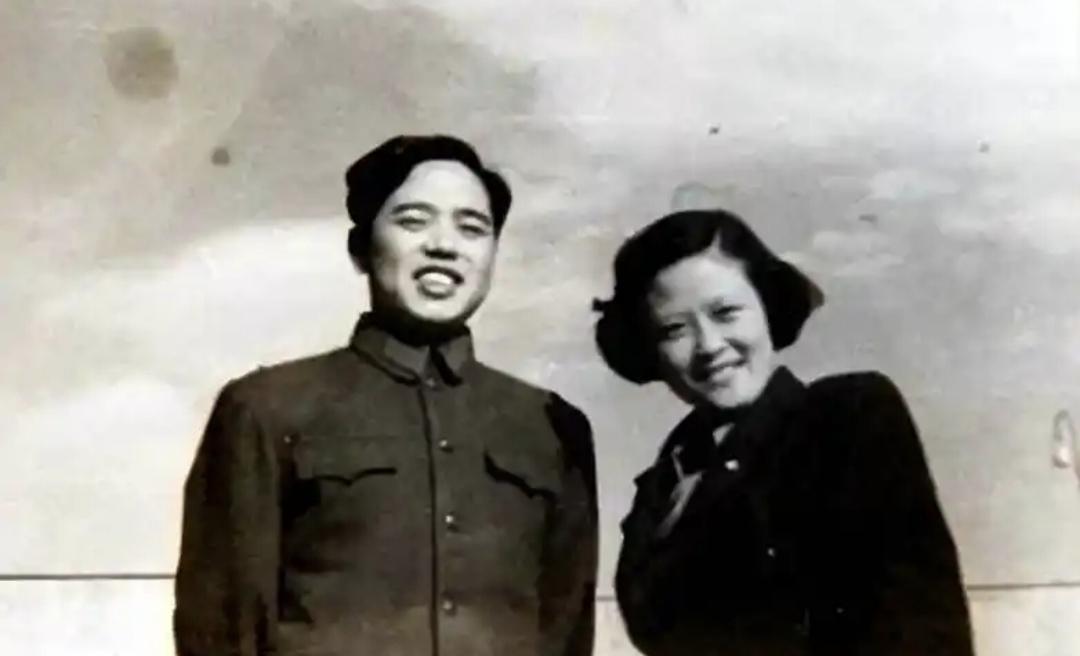 1952年，王牌飞行员赵宝桐恋上女记者，刘亚楼为何下令彻查？
 
1952年，在