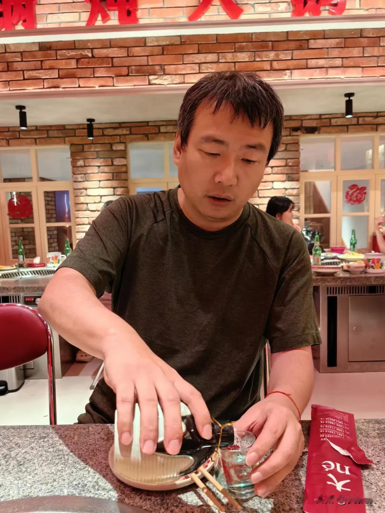 铁锅炖大鹅
吃上了
看着菜不错
