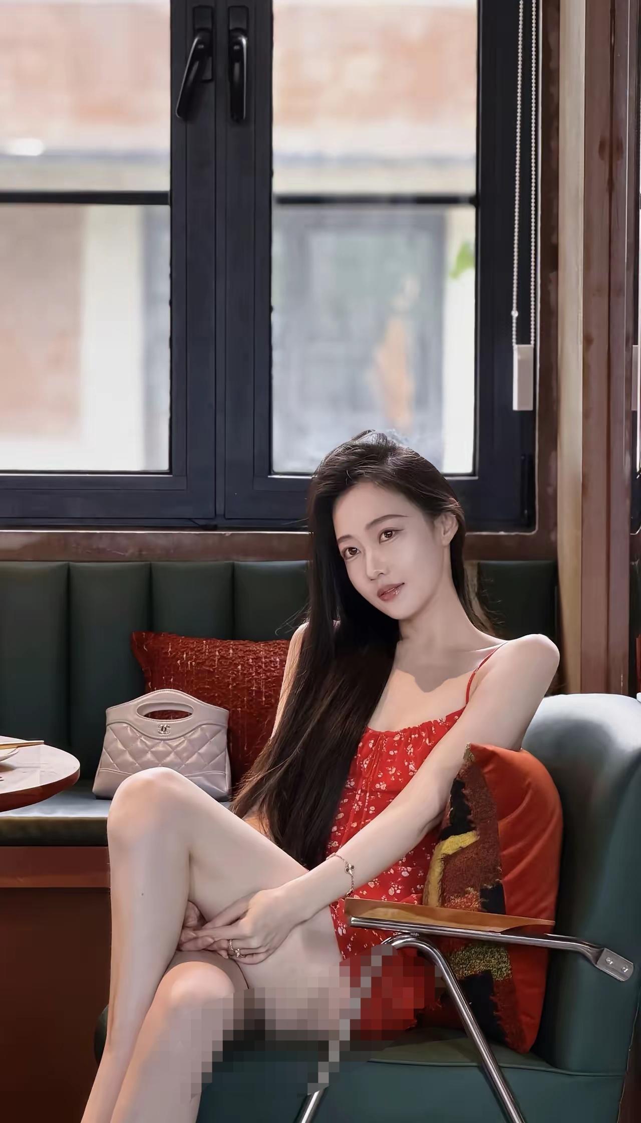年轻和貌美，值得歌颂和赞美吗？