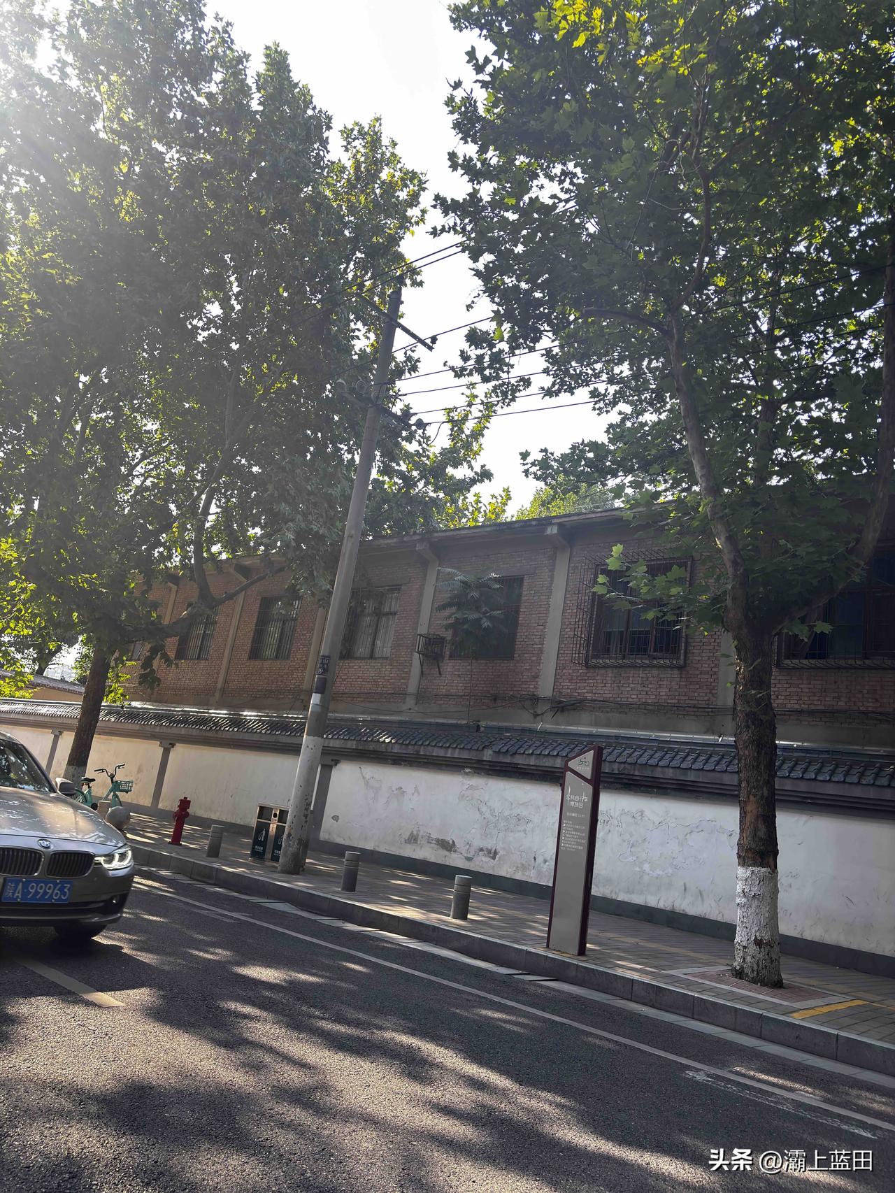 西安交大雁塔校区，这个大烟筒，是过去烧锅楼排烟用的吧，现在还运营着吗？看着有些年