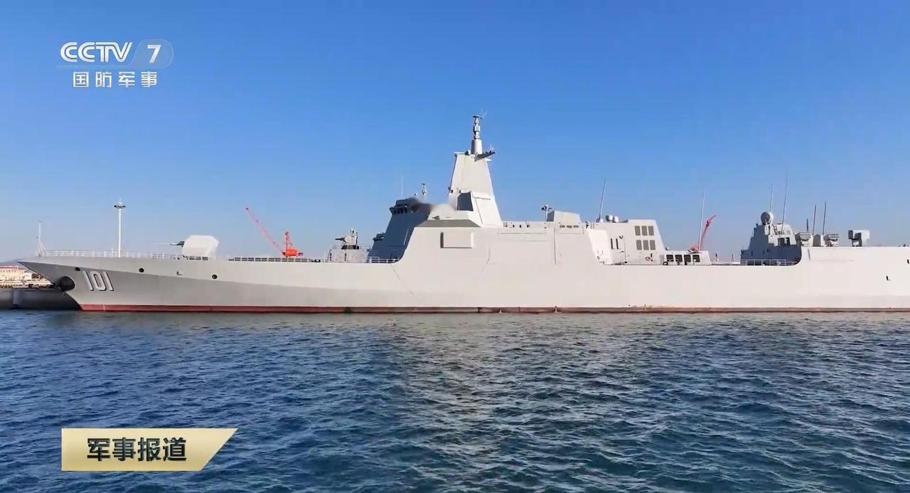 舰体舯部前端烟囱处加上风帽的南昌舰

烽火问鼎计划中国海军 ​​​