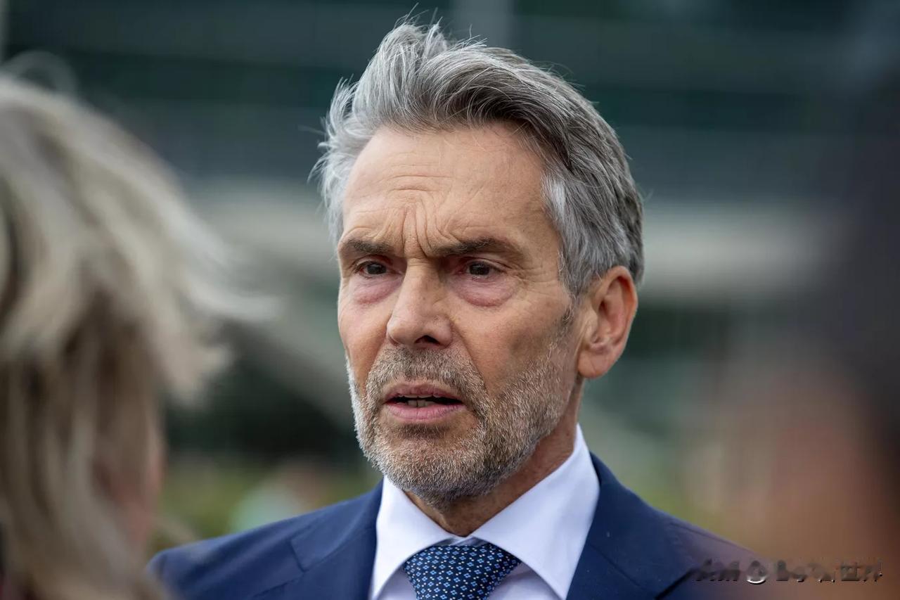 【荷兰首相：该国完全支持乌克兰加入欧盟】
海牙时间2025年12月16日，荷兰总