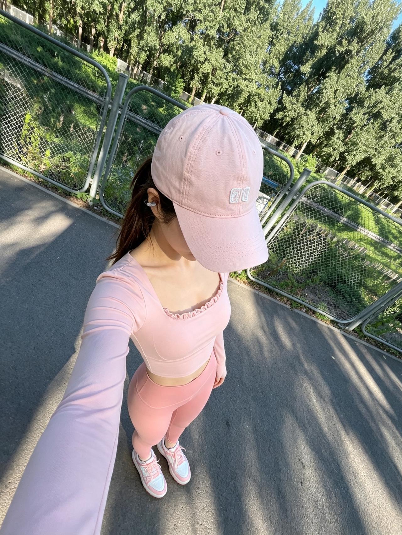 年龄成迷，身材无敌。运动健身穿搭 阳光是最好的色调 夏日多巴胺 每天一个穿搭灵感