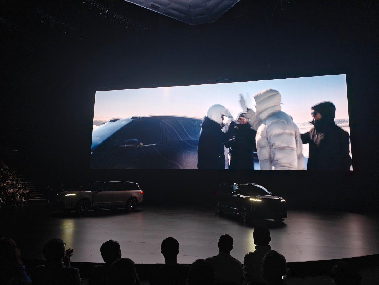 两个细节第一个图一刀片是蔚来老演员 不是行业老演员行业爆胎 其实不用这个一刀割的