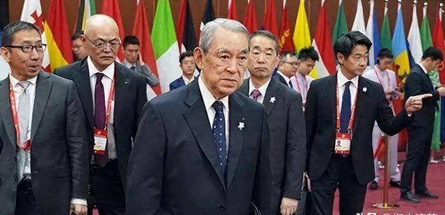 日本曾组织了约80人的豪华访华团，结果临行前，收到中方“接待不了，得推迟到11月