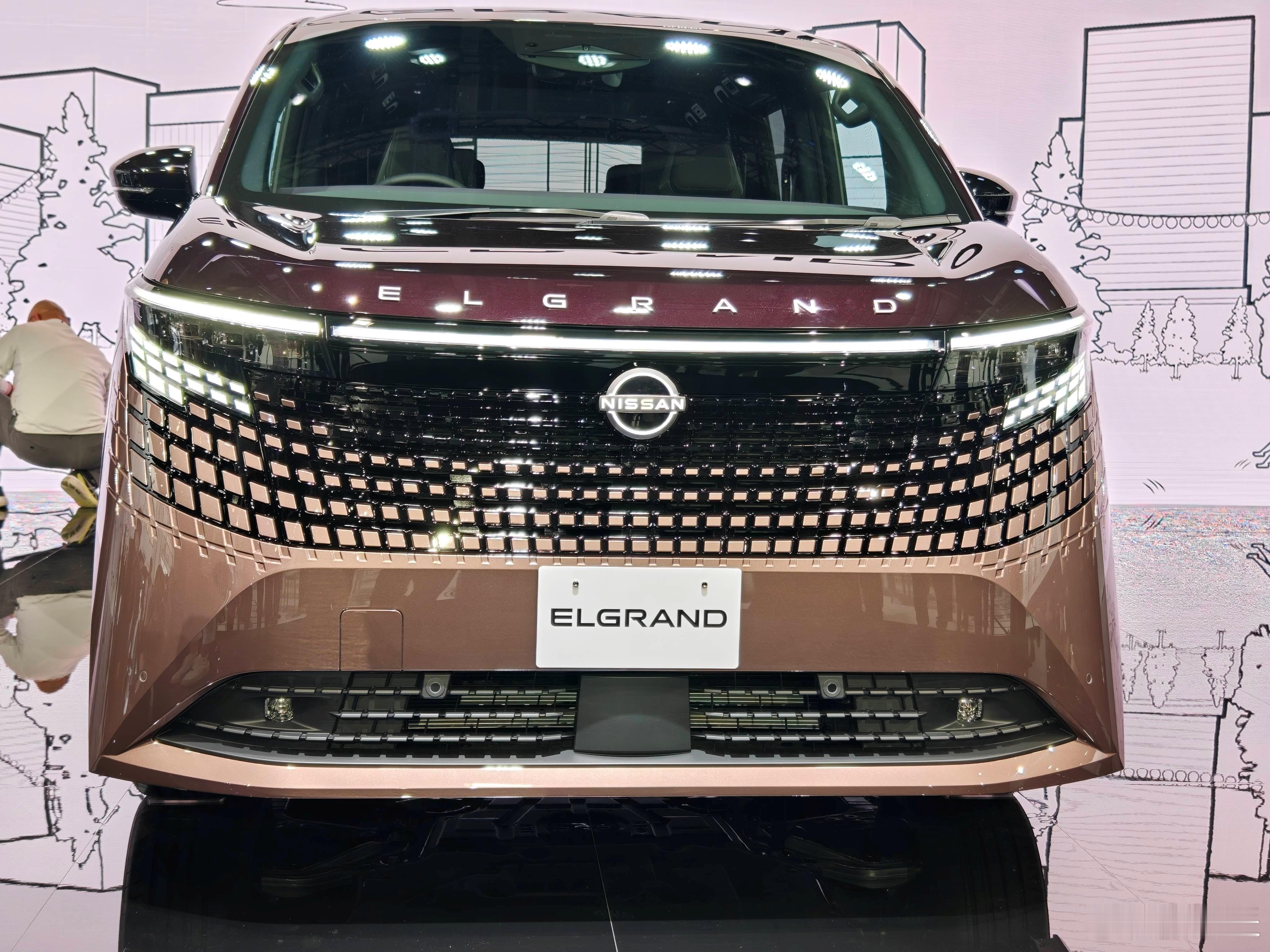 日产在2025年日本移动展上发布了全新一代Elgrand （君爵）MPV。新车尺