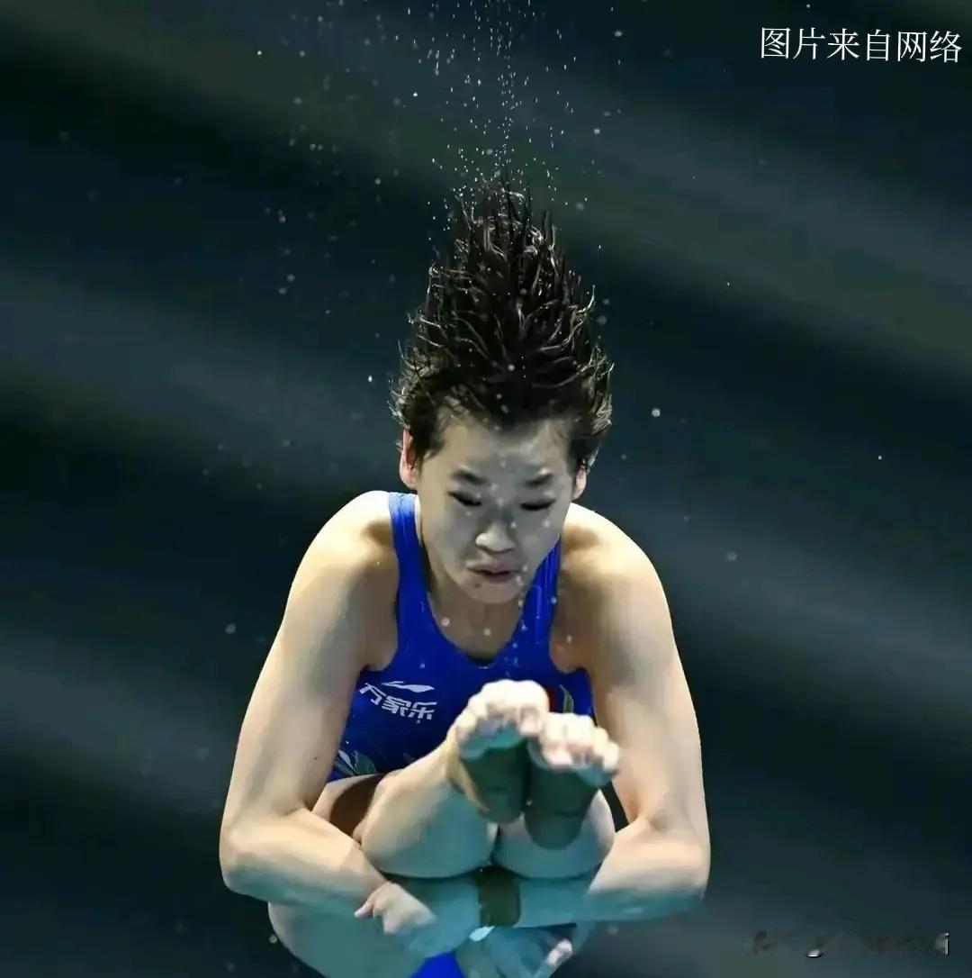 看全红婵复出夺冠：比起“天才”标签，我更心疼她的“扛住”
 
全红婵在家门口复出