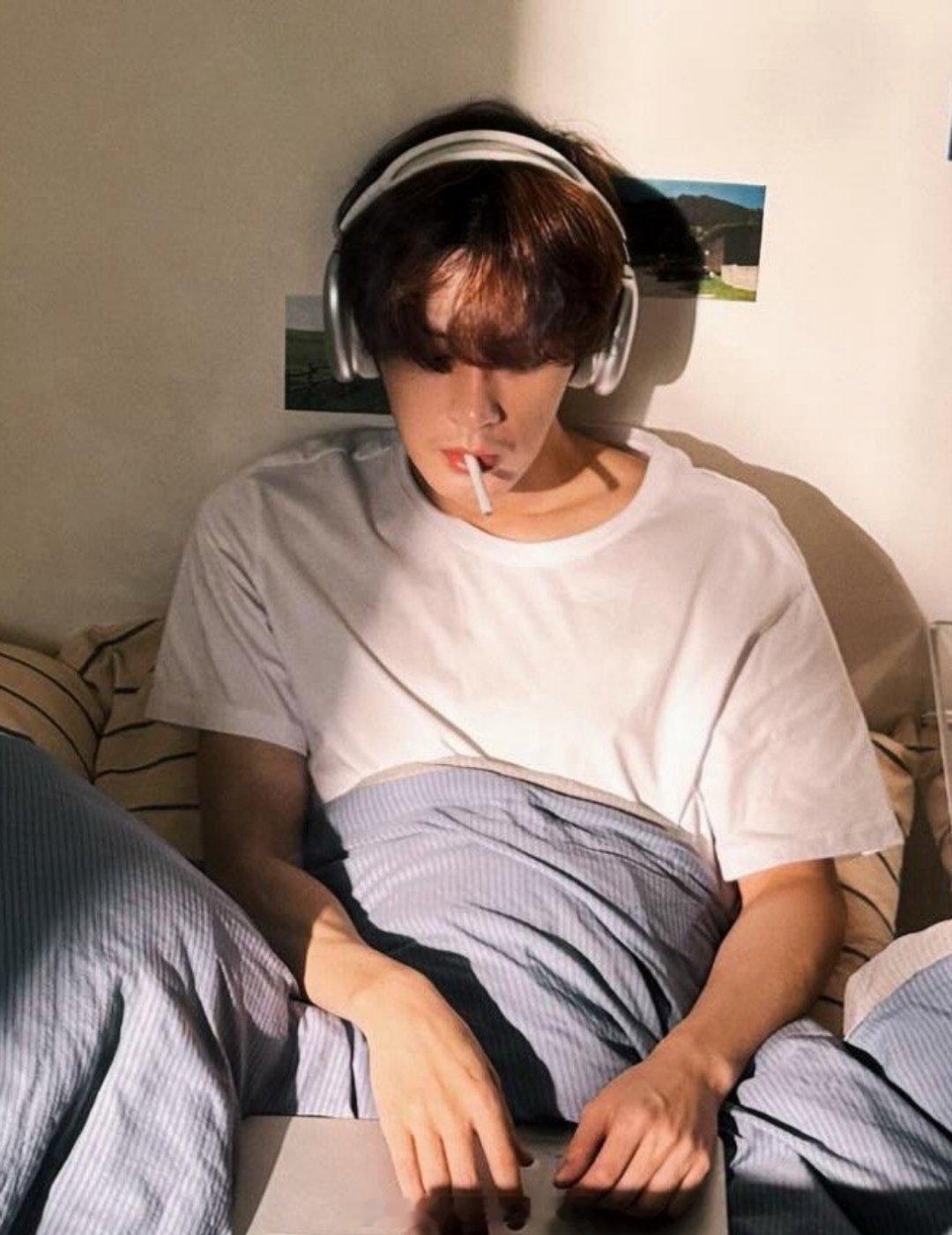 檀健次这真的绝了！檀丝请选：郁郁不得志时期的画家沈翊or每部作品都很受欢迎的配音